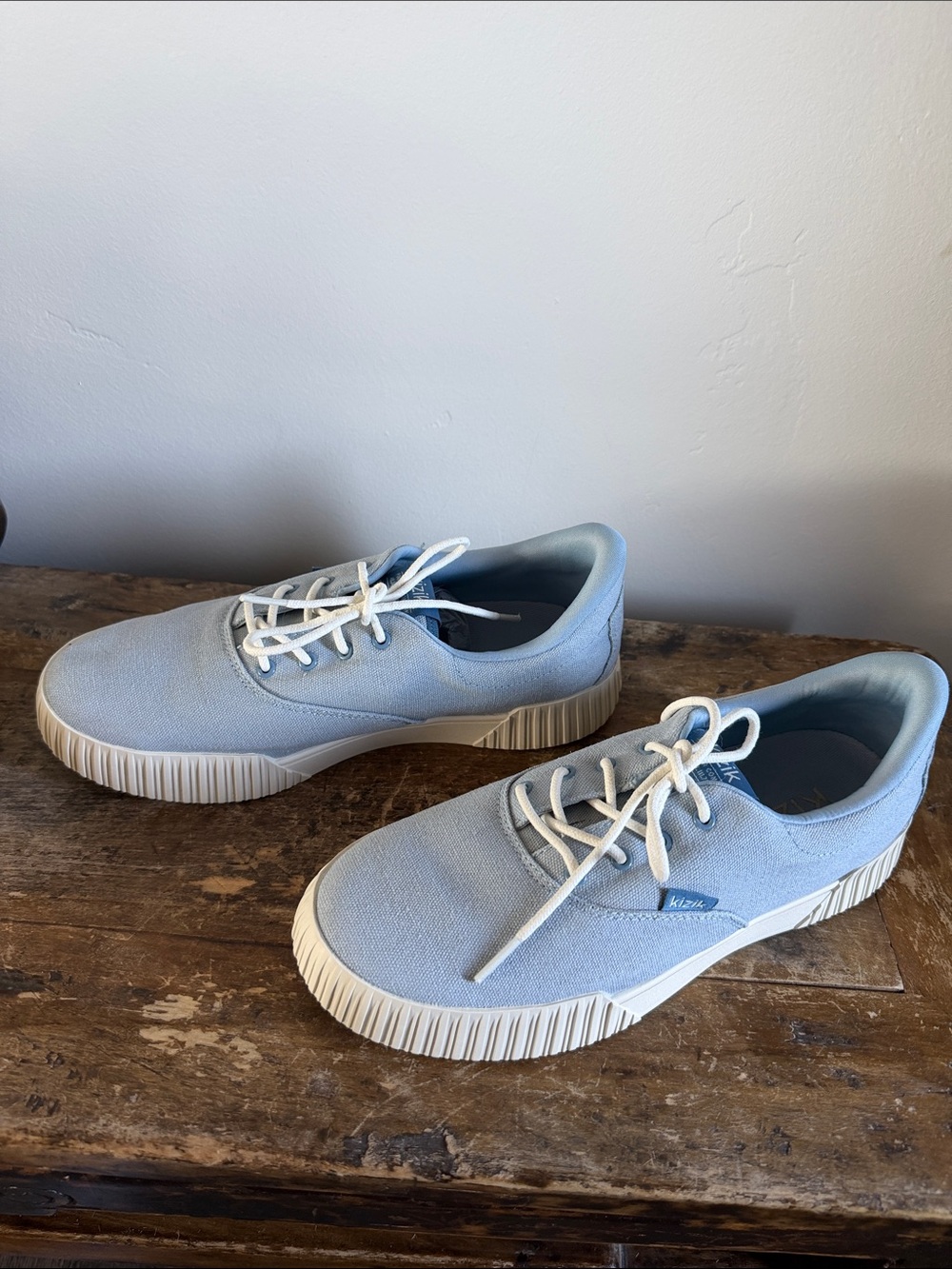 Kizik Madison Light Blue Canvas Sneakers with White Soles Size 8.5